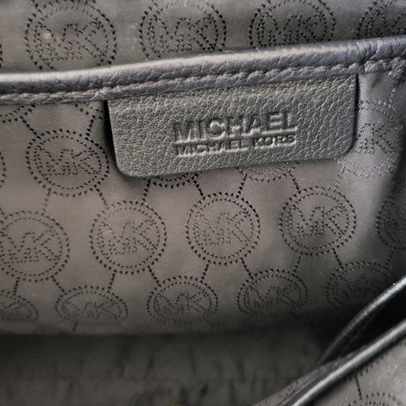 Michael Kors Black Leather Jet Set Gold Chain Shoulder Bag - Picture 5 of 8